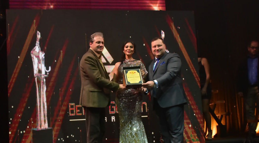 النجمة مريم حسين تستلم جائزة Beirut Golden Awards