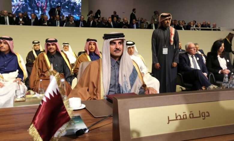 أمير قطر أول زعيم خليجي سيشارك رسمياً بقمة الجزائر