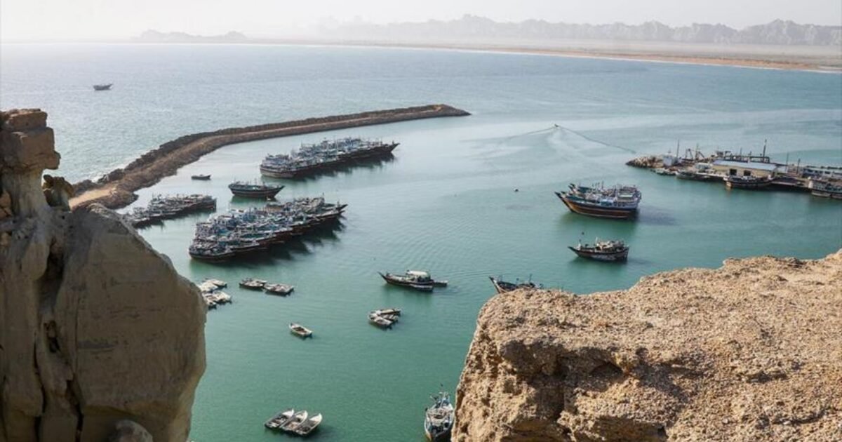 مسؤول إيراني يكشف تفاصيل الاتفاق مع عمان بشأن هرمز - صورة مميزة صورة مميزة: مسؤول إيراني يكشف تفاصيل الاتفاق مع عمان بشأن هرمز