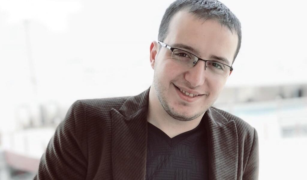 أحمد حجار مدير أعمال المشاهير في مواقع التواصل الاجتماعي