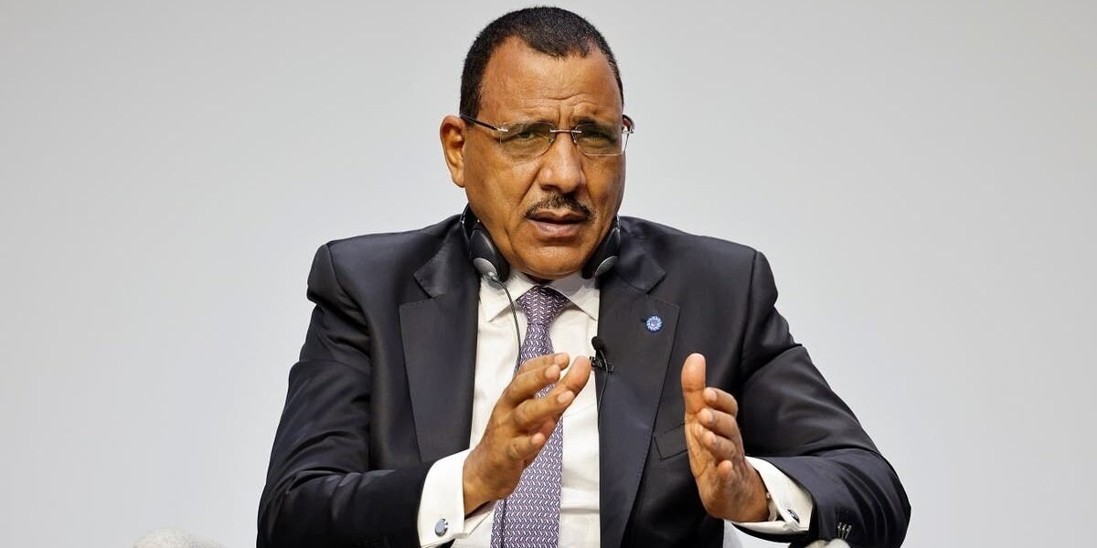 المجلس الانتقالي بالنيجر يكشف معلومات عن حالة بازوم الصحية