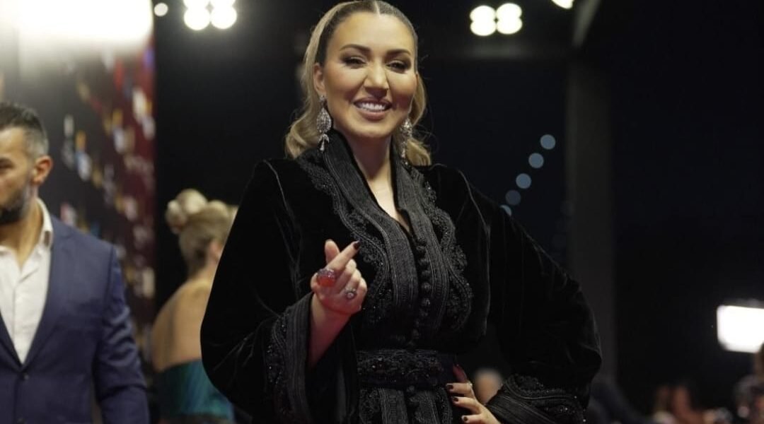 صورة مميزة: أسما لمنور تحقق 3 ملايين مشاهدة بأغنية إيلا كنتي حبيبي وتؤكد نجاحها الجماهيري قبل حفل موازين