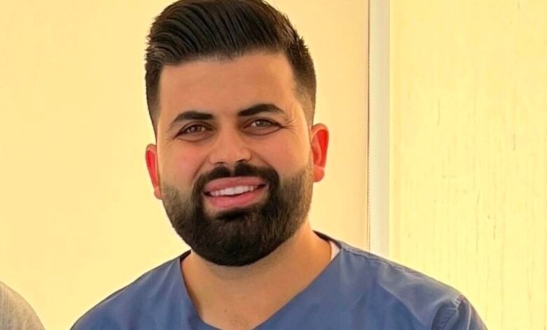 الدكتور علي حرز يقدّم حلولًا متقدمة في زراعة الأسنان والتجميل المجهري