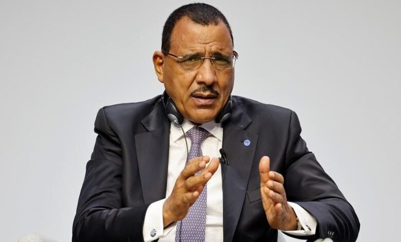 المجلس الانتقالي بالنيجر يكشف معلومات عن حالة بازوم الصحية