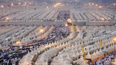حجاج بيت الله الحرام يتوافدون إلى مشعر منى لقضاء يوم التروية