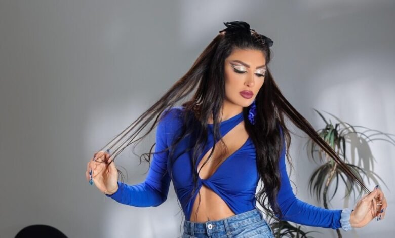 من هي ميرا؟ الفنانة متعددة المواهب التي تخطف الأضواء